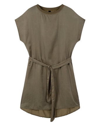 a-lijn jurk zijde met een langere naam die minimaal 2 regels beslaat Front women A-line mini dress with belt made of silk in the color dark safari green